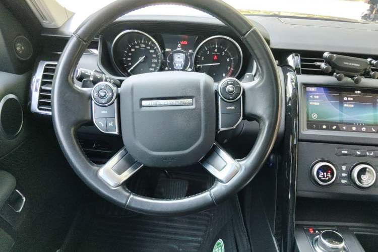 Used Land Rover Discovery 2018 3.0 SC V6 SE Steering Wheel
