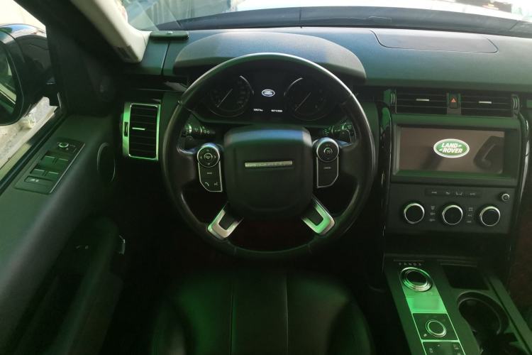 Used Land Rover Discovery 2018 2.0T SE Steering Wheel