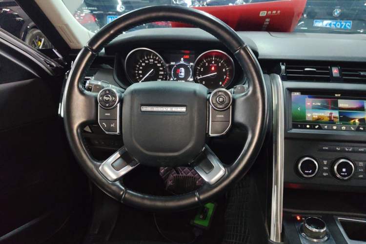 Used Land Rover Discovery 2018 3.0 SC V6 SE Steering Wheel