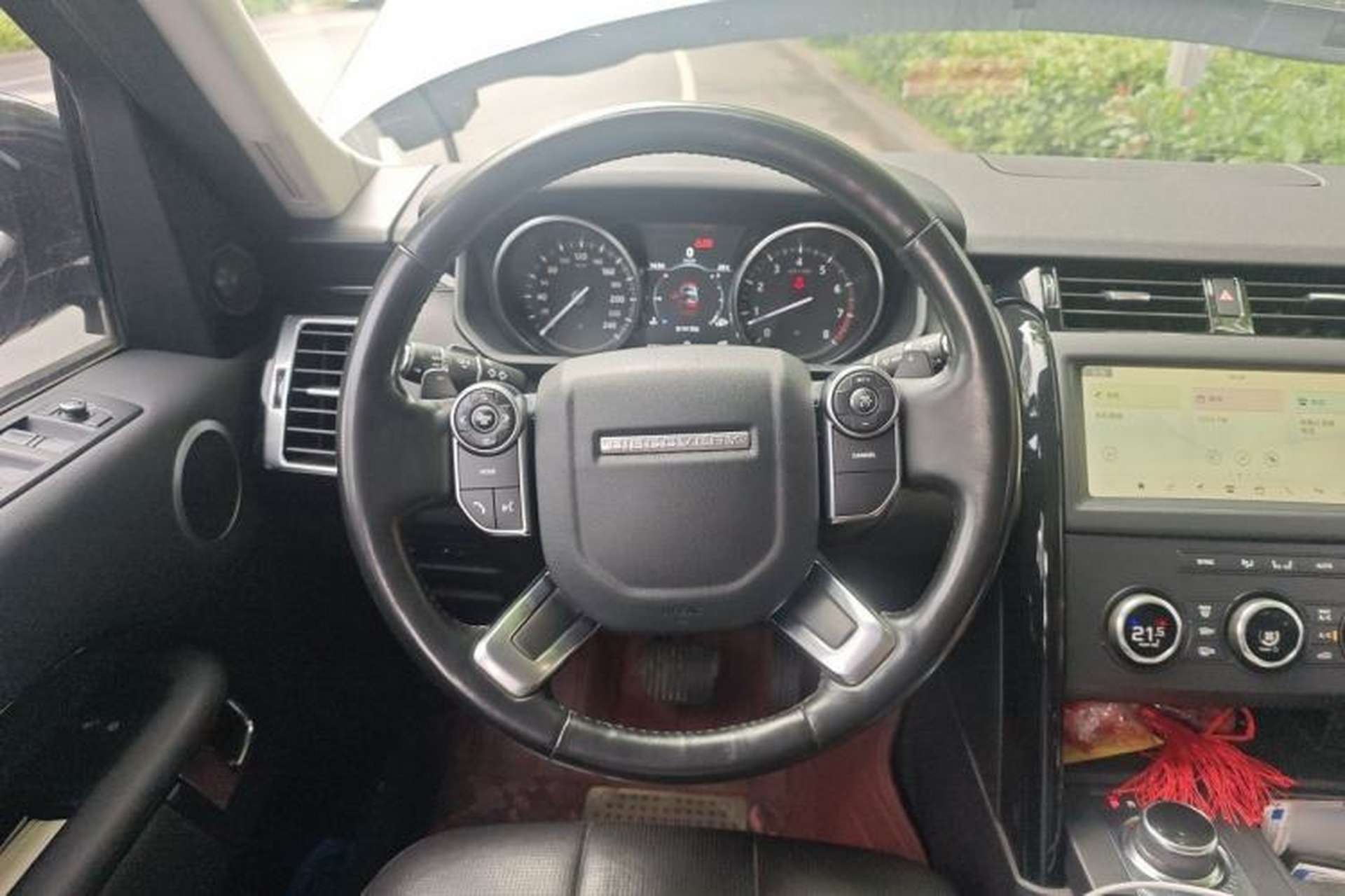 Used Land Rover Discovery 2018 3.0 SC V6 SE Steering Wheel