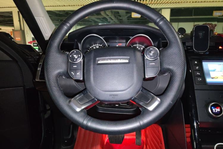 Used Land Rover Discovery 2018 5th Generation 3.0T Si6 HSE 7-Seater U.S. Specification Steering Wheel