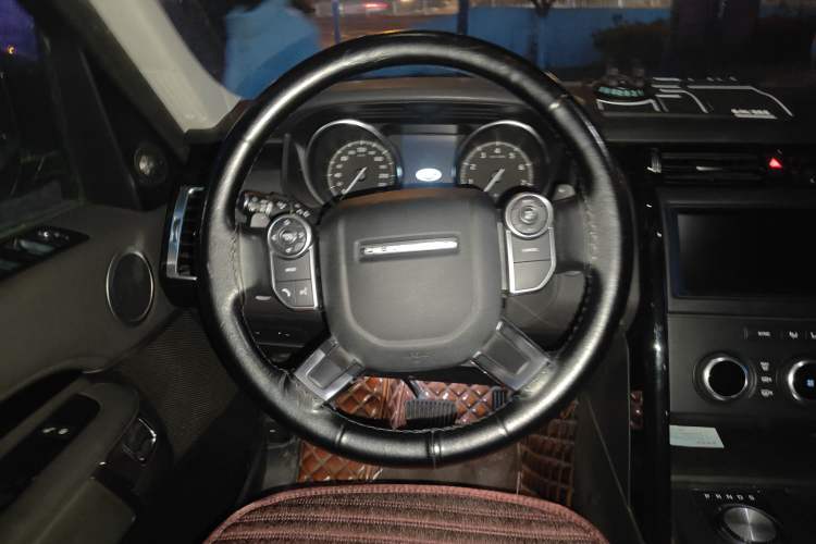 Used Land Rover Discovery 2018 2.0T SE Steering Wheel