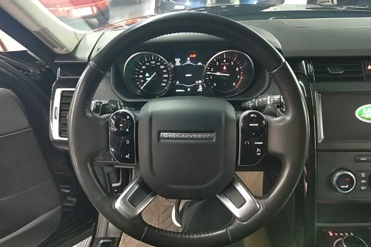 Used Land Rover Discovery 2018 2.0T SE Steering Wheel