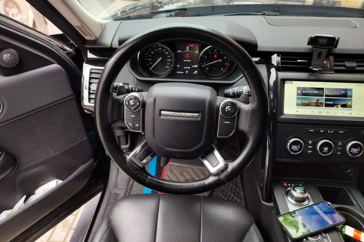 Used Land Rover Discovery 2018 3.0 SC V6 SE Steering Wheel