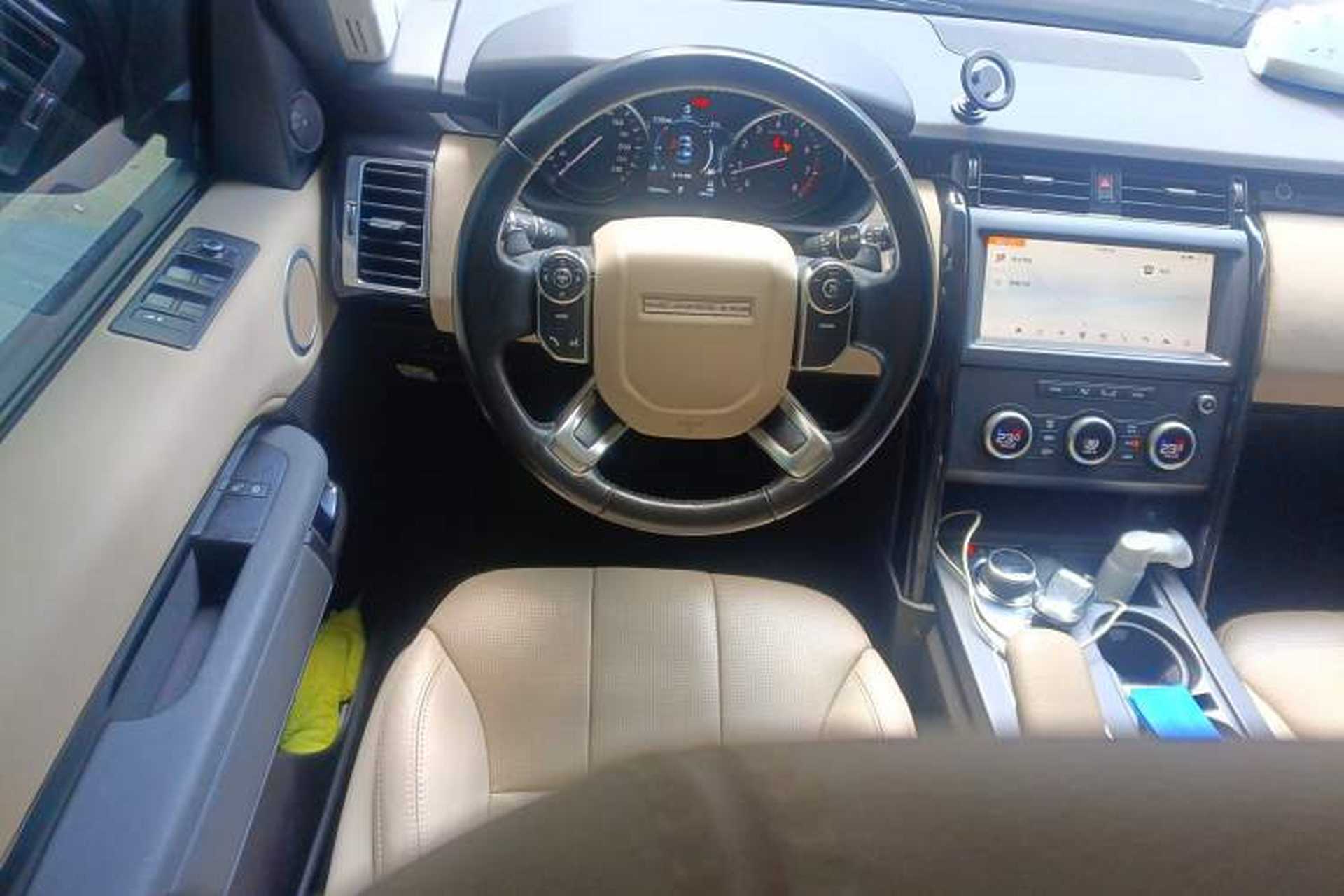 Used Land Rover Discovery 2018 2.0T SE Steering Wheel