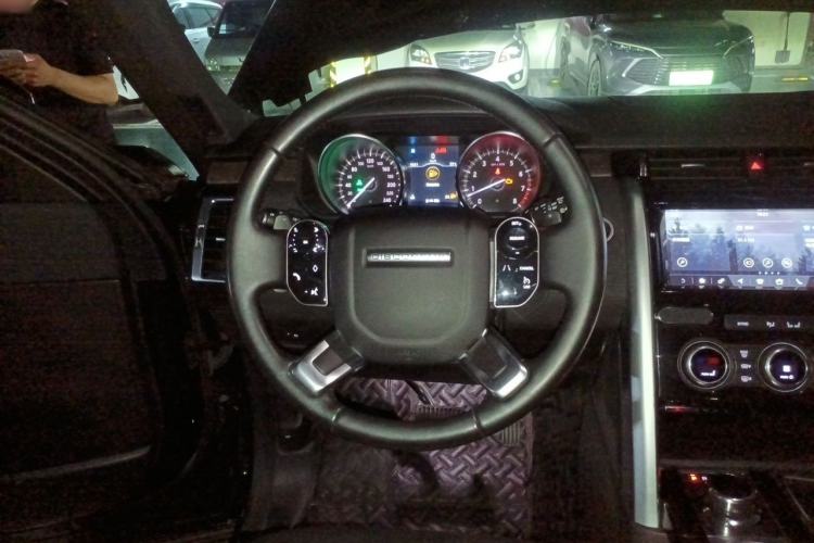 Used Land Rover Discovery 2018 3.0 SC V6 SE Steering Wheel