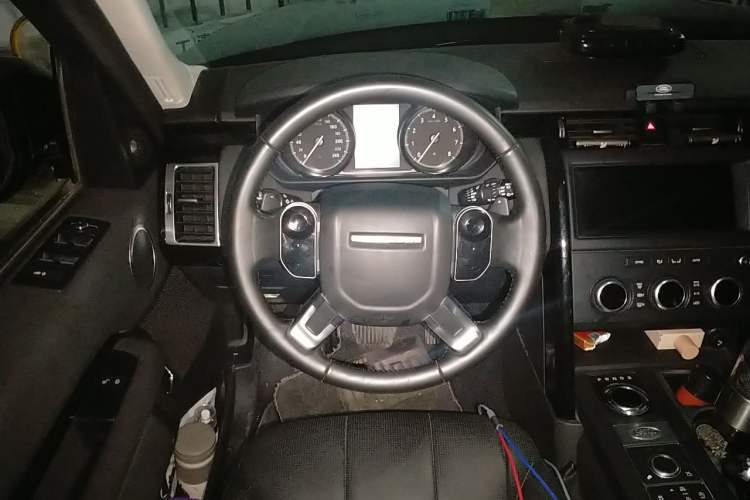 Used Land Rover Discovery 2018 3.0 SC V6 SE Steering Wheel