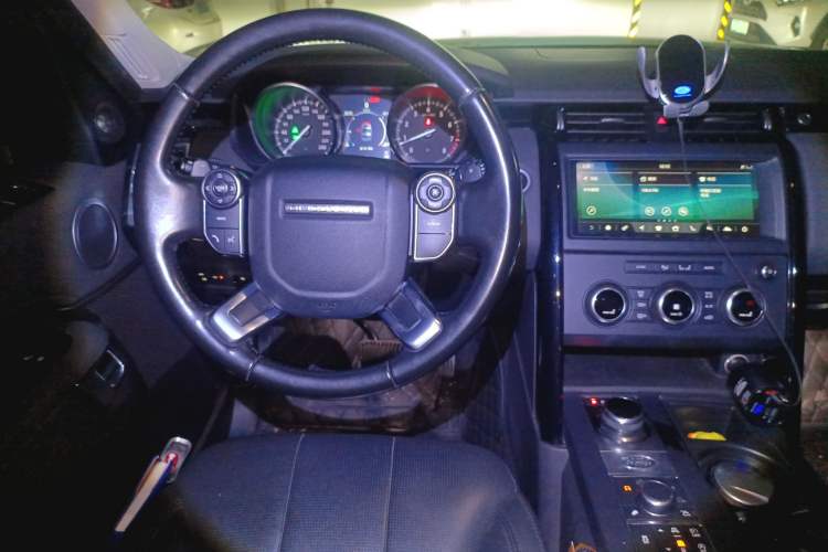 Used Land Rover Discovery 2018 3.0 SC V6 SE Steering Wheel