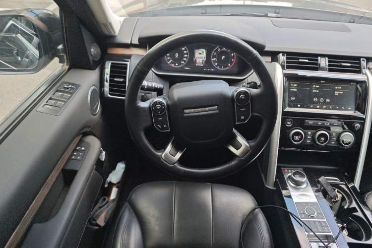 Used Land Rover Discovery 2018 3.0 SC V6 HSE Steering Wheel