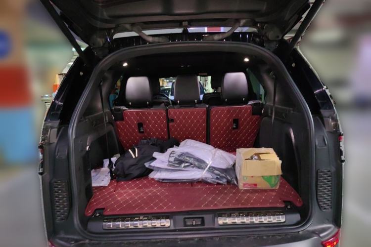 Used Land Rover Discovery 2018 3.0 SC V6 SE Trunk
