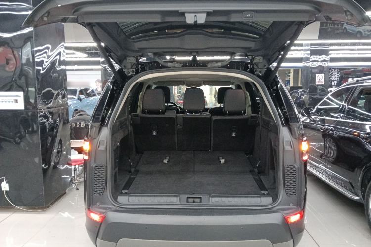 Used Land Rover Discovery 2018 3.0 SC V6 SE Trunk