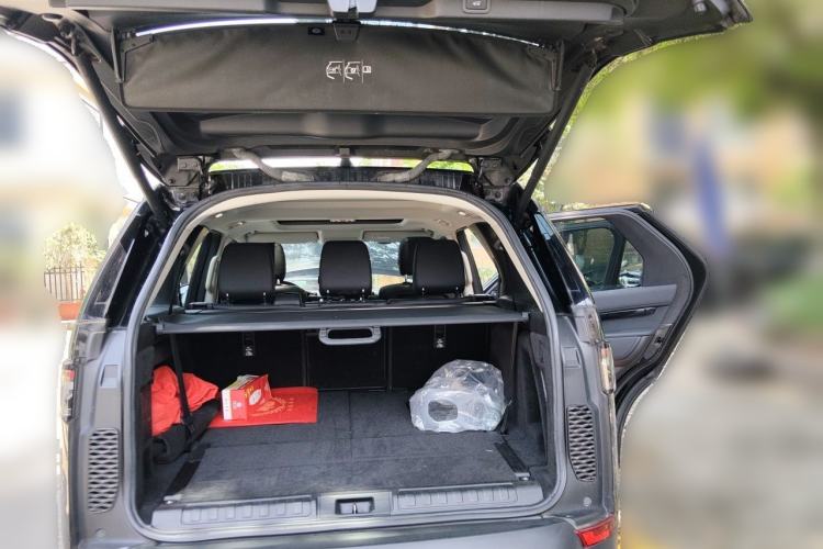 Used Land Rover Discovery 2018 3.0 SC V6 SE Trunk