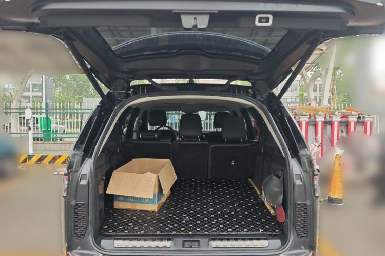 Used Land Rover Discovery 2018 3.0 SC V6 SE Trunk