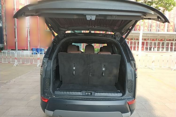Used Land Rover Discovery 2018 3.0 SC V6 SE Trunk