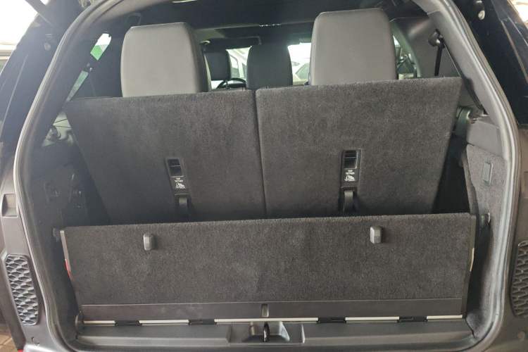 Used Land Rover Discovery 2018 3.0 SC V6 HSE Trunk