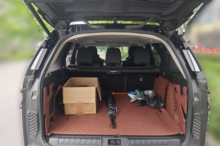 Used Land Rover Discovery 2018 3.0 SC V6 SE Trunk