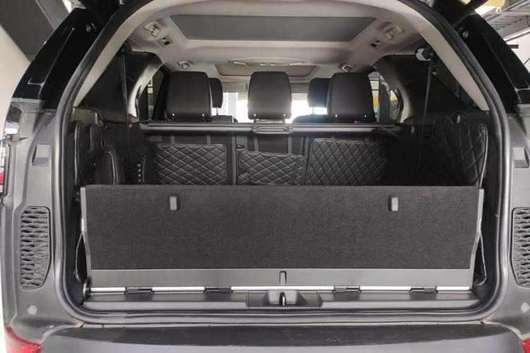 Used Land Rover Discovery 2018 3.0 SC V6 HSE Trunk