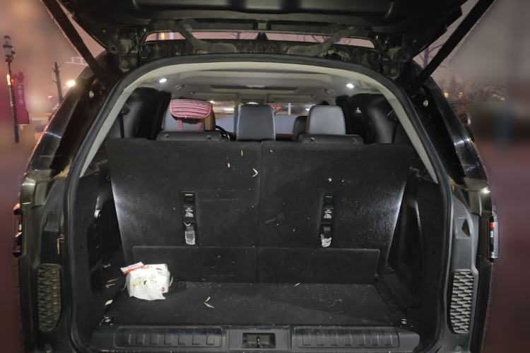 Used Land Rover Discovery 2018 2.0T SE Trunk