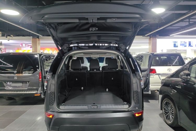 Used Land Rover Discovery 2018 3.0 SC V6 SE Trunk
