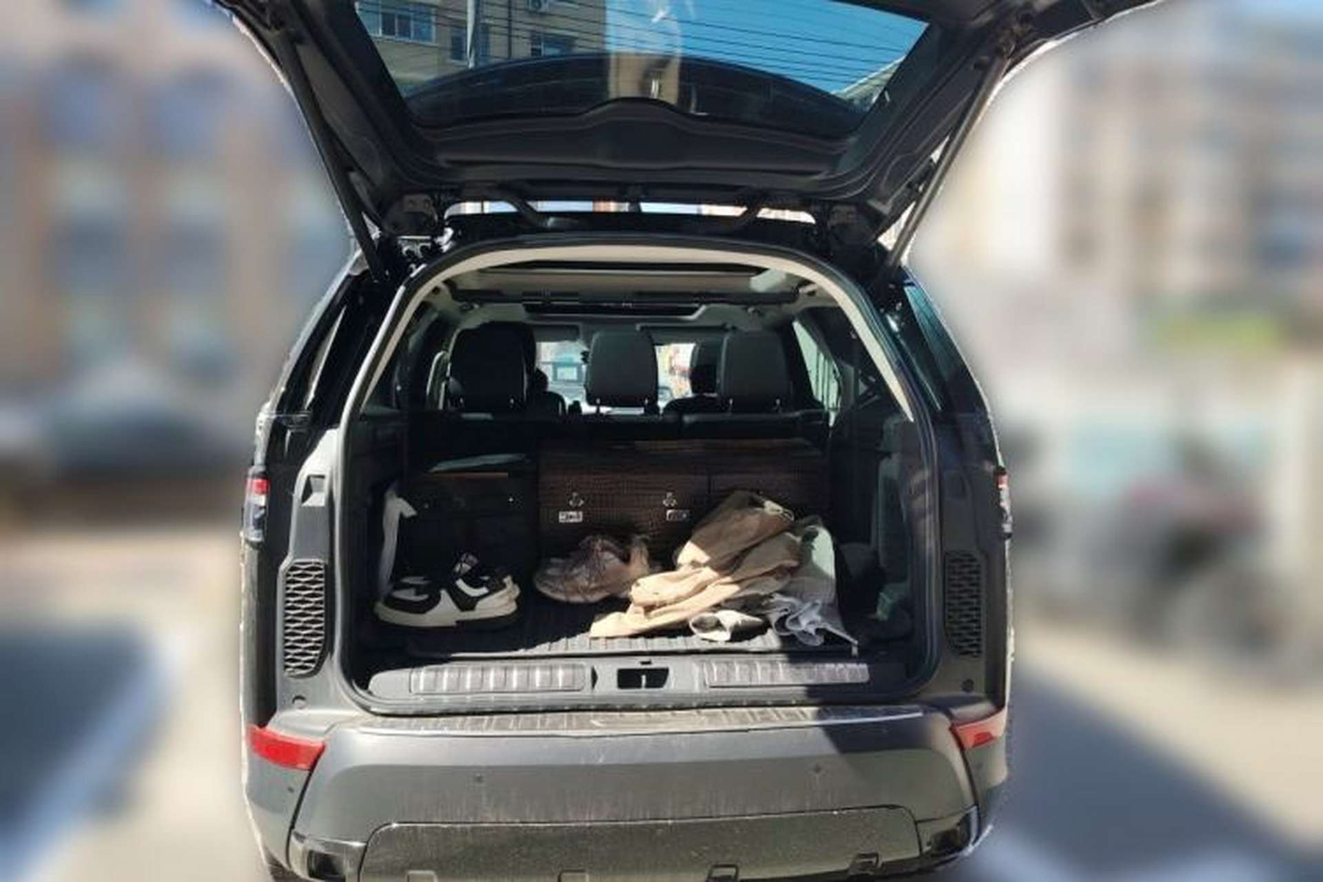 Used Land Rover Discovery 2018 2.0T SE Trunk
