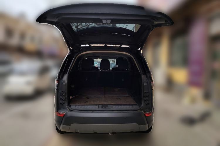 Used Land Rover Discovery 2018 3.0 SC V6 SE Trunk