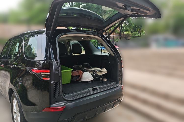 Used Land Rover Discovery 2018 3.0 SC V6 SE Trunk