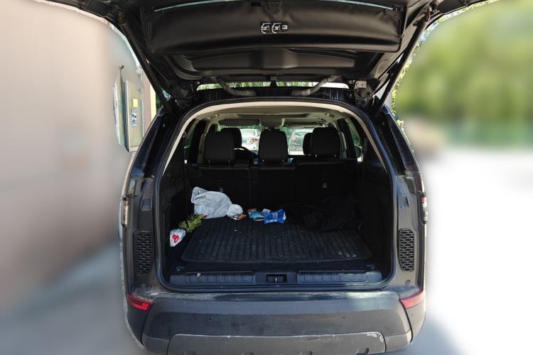 Used Land Rover Discovery 2018 3.0 SC V6 SE Trunk