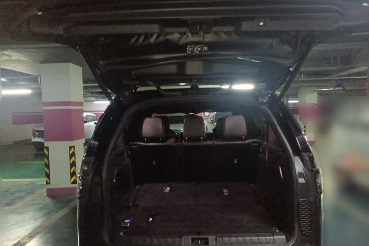 Used Land Rover Discovery 2018 3.0 SC V6 SE Trunk