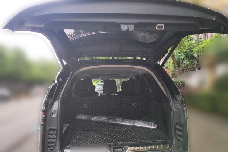 Used Land Rover Discovery 2018 2.0T Special Edition Trunk