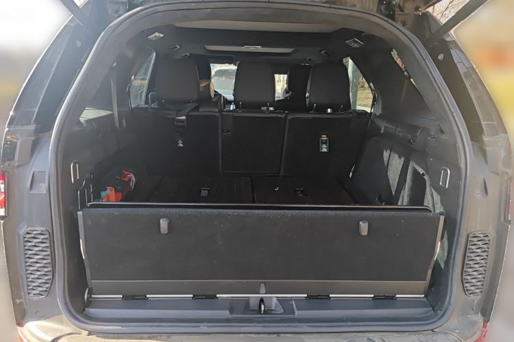 Used Land Rover Discovery 2018 3.0 SC V6 HSE Trunk
