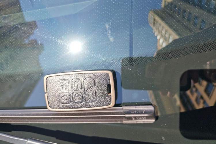 Used Land Rover Discovery 2018 3.0 SC V6 SE Vehicle Key