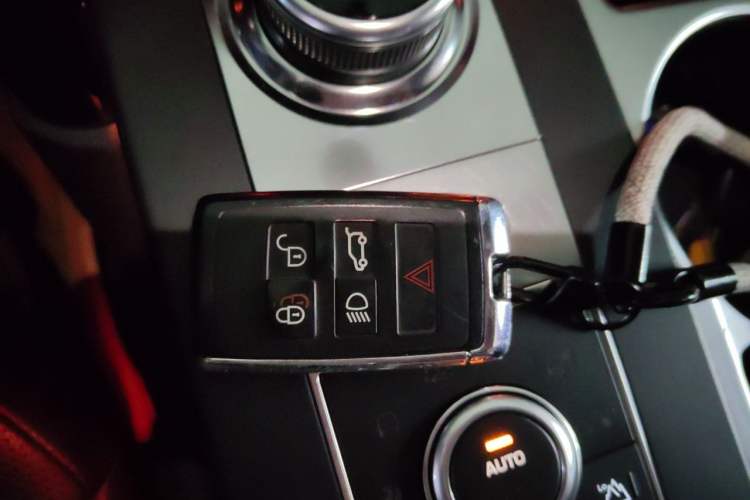 Used Land Rover Discovery 2018 3.0 SC V6 SE Vehicle Key