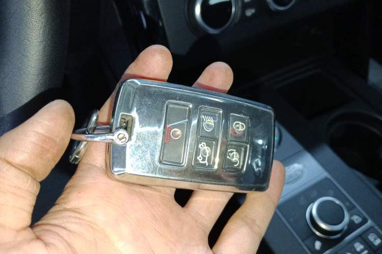 Used Land Rover Discovery 2018 3.0 SC V6 SE Vehicle Key