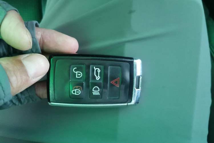 Used Land Rover Discovery 2018 2.0T SE Vehicle Key