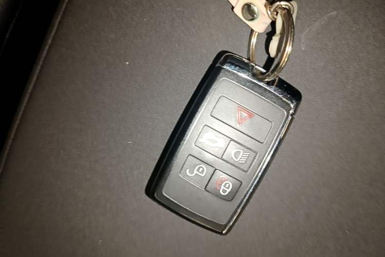 Used Land Rover Discovery 2018 3.0 SC V6 SE Vehicle Key