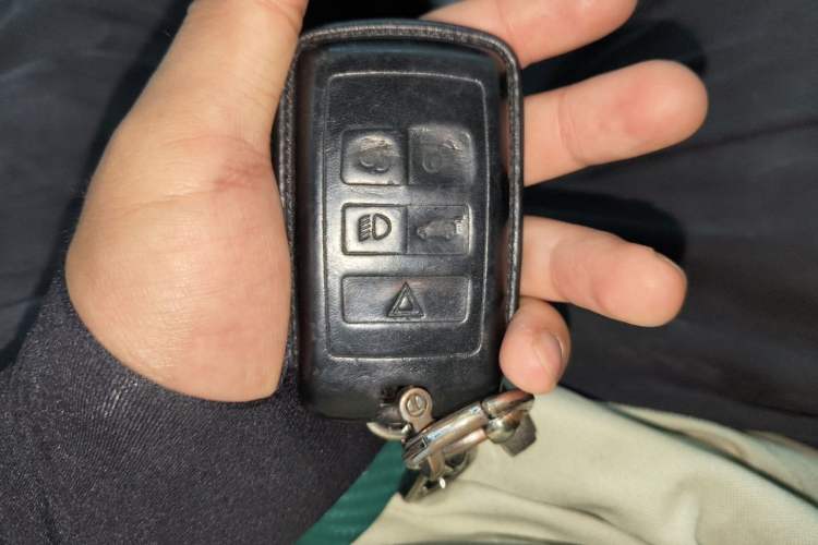Used Land Rover Discovery 2018 3.0 SC V6 SE Vehicle Key