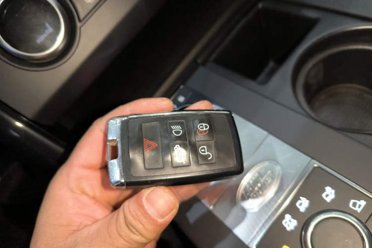 Used Land Rover Discovery 2018 3.0 SC V6 SE Vehicle Key