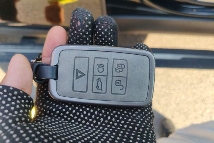 Used Land Rover Discovery 2018 3.0 SC V6 SE Vehicle Key