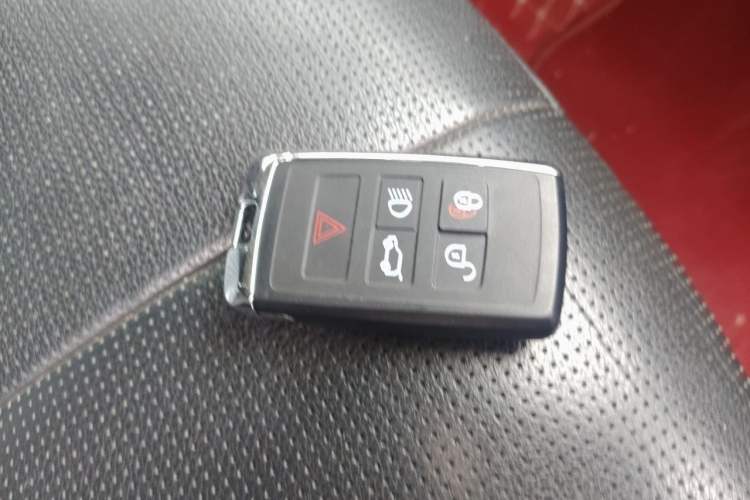 Used Land Rover Discovery 2018 3.0 SC V6 SE Vehicle Key