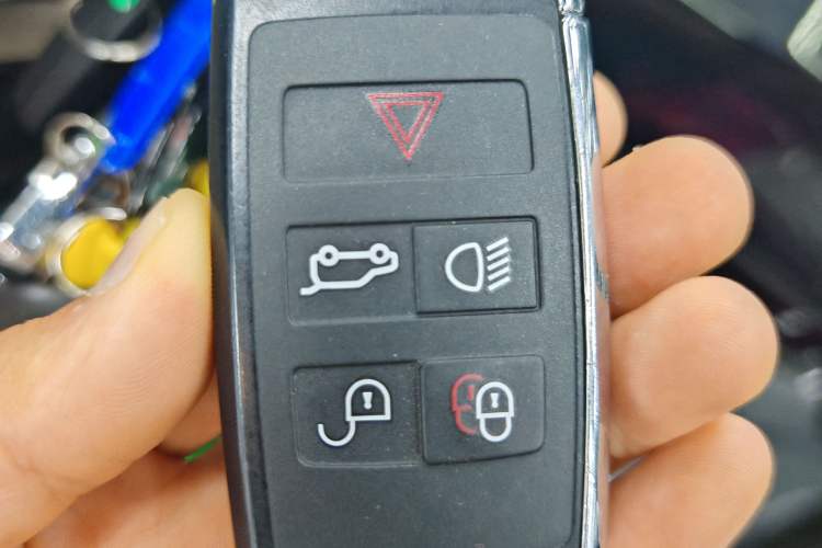 Used Land Rover Discovery 2018 2.0T SE Vehicle Key