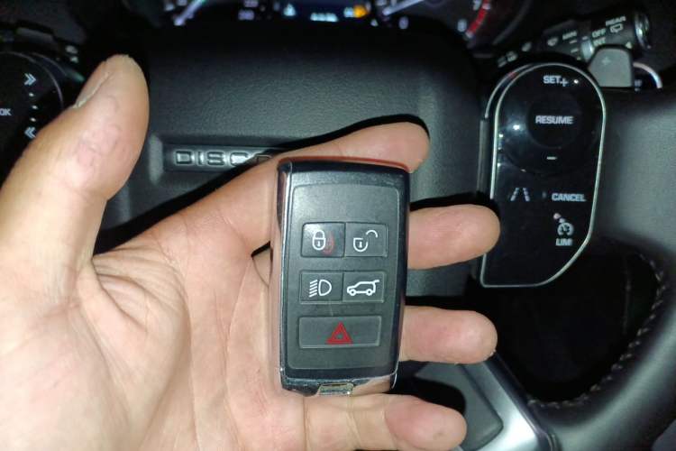 Used Land Rover Discovery 2018 3.0 SC V6 SE Vehicle Key