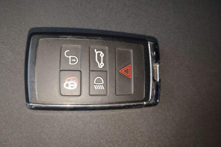 Used Land Rover Discovery 2018 3.0 SC V6 SE Vehicle Key