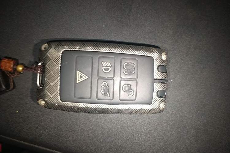 Used Land Rover Discovery 2018 3.0 SC V6 SE Vehicle Key