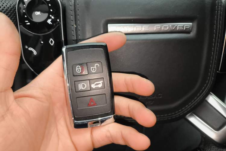 Used Land Rover Discovery 2018 3.0 SC V6 HSE Vehicle Key