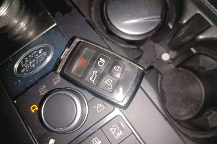 Used Land Rover Discovery 2018 3.0 SC V6 SE Vehicle Key