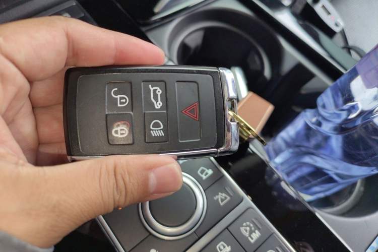 Used Land Rover Discovery 2018 3.0 SC V6 HSE Vehicle Key