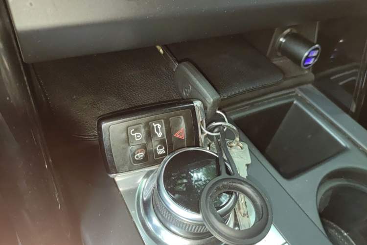 Used Land Rover Discovery 2018 3.0 SC V6 SE Vehicle Key