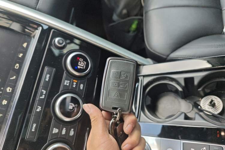 Used Land Rover Discovery 2018 3.0 SC V6 HSE Vehicle Key
