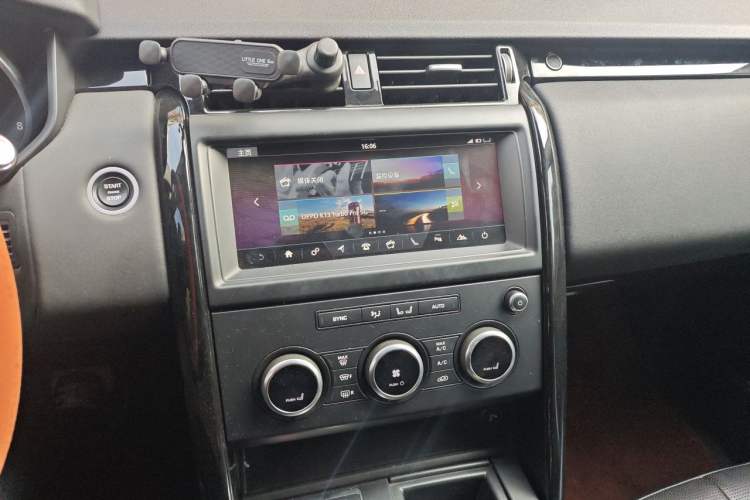 Used Land Rover Discovery 2018 3.0 SC V6 SE Audio And AC Panel