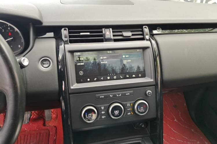 Used Land Rover Discovery 2018 3.0 SC V6 SE Audio And AC Panel